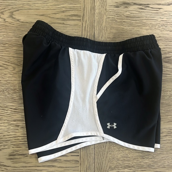 Under Armour Athletic Shorts - Picture 2 of 4